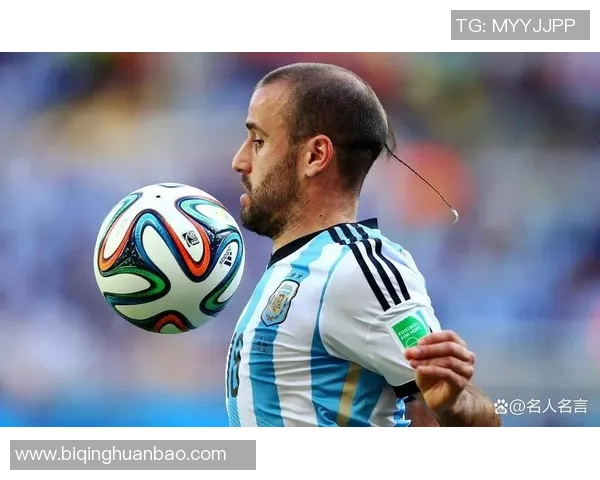 足球球星儿子爆笑搞怪瞬间 打破父亲严肃形象成网络新宠